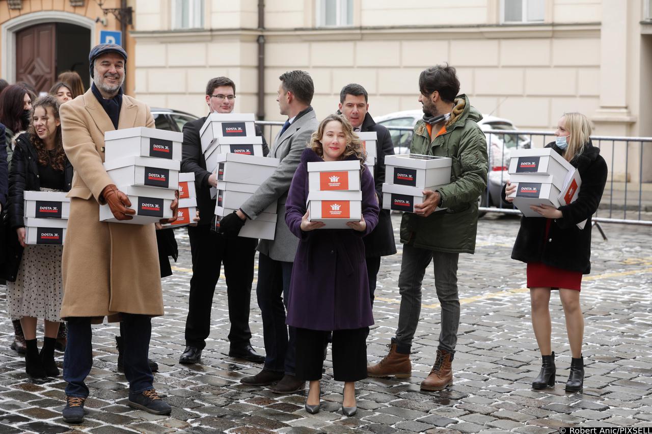 Zagreb: Mostovci predali potpise za referendum protiv covid-potvrda