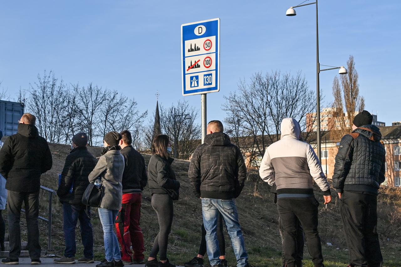 Poland is a high incidence area - Corona test on entry