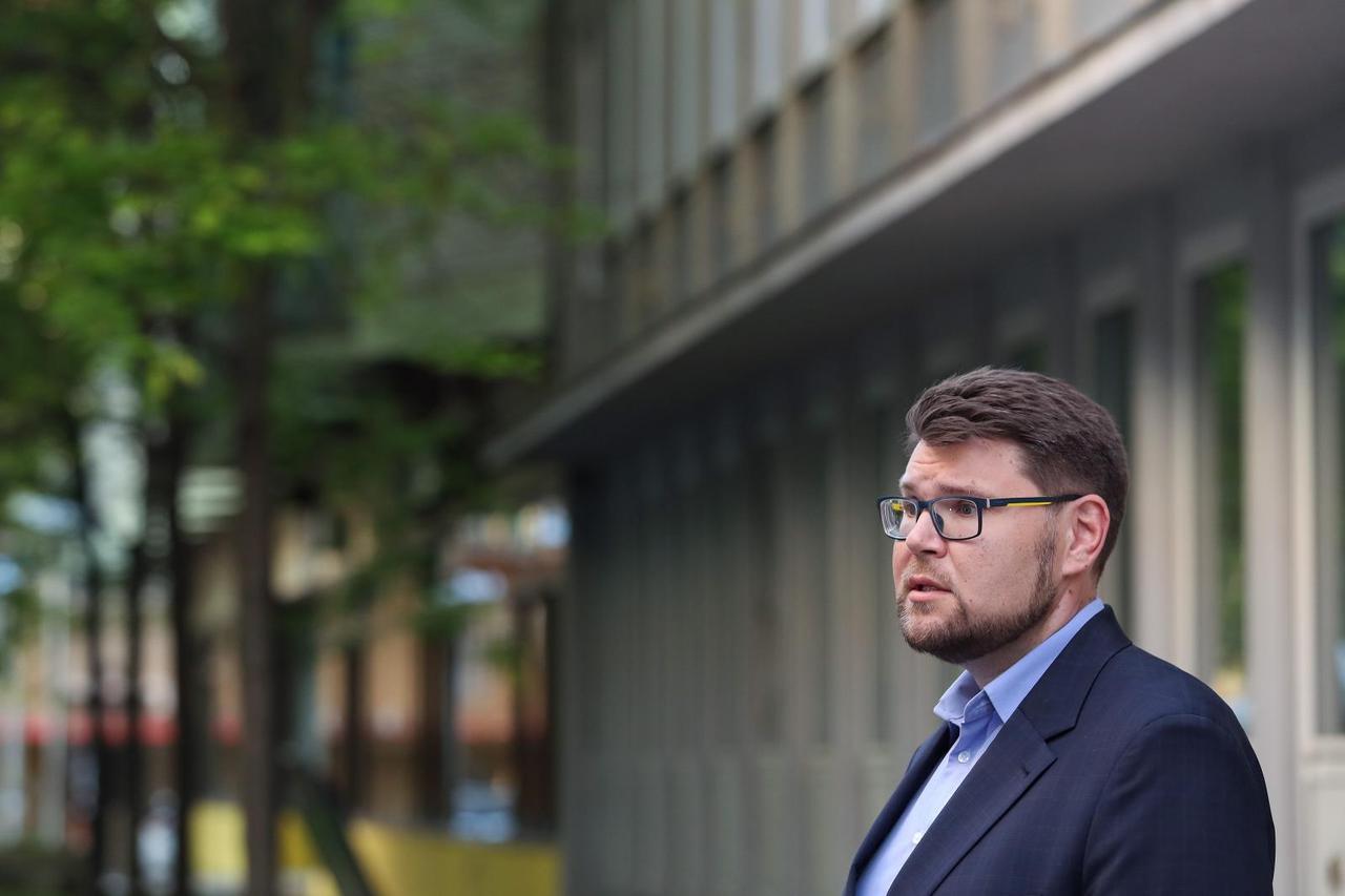 Zagreb: Peđa Grbin dao je izjavu medjima prije početka sjednica Predsjedništva SDP-a