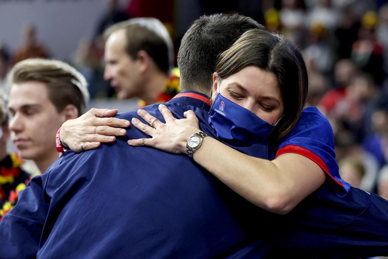 Koeln: Nikola Karabatić nakon utakmice protiv Hrvatske zagrlio suprugu 