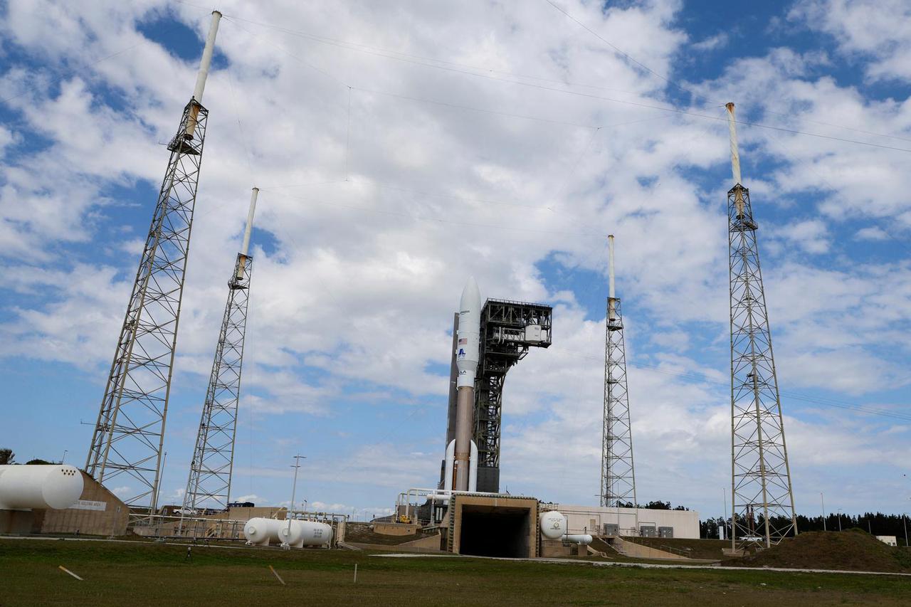 A United Launch Alliance Atlas V rocket is on the launch pad carrying Amazon's Project Kuiper internet network satellites