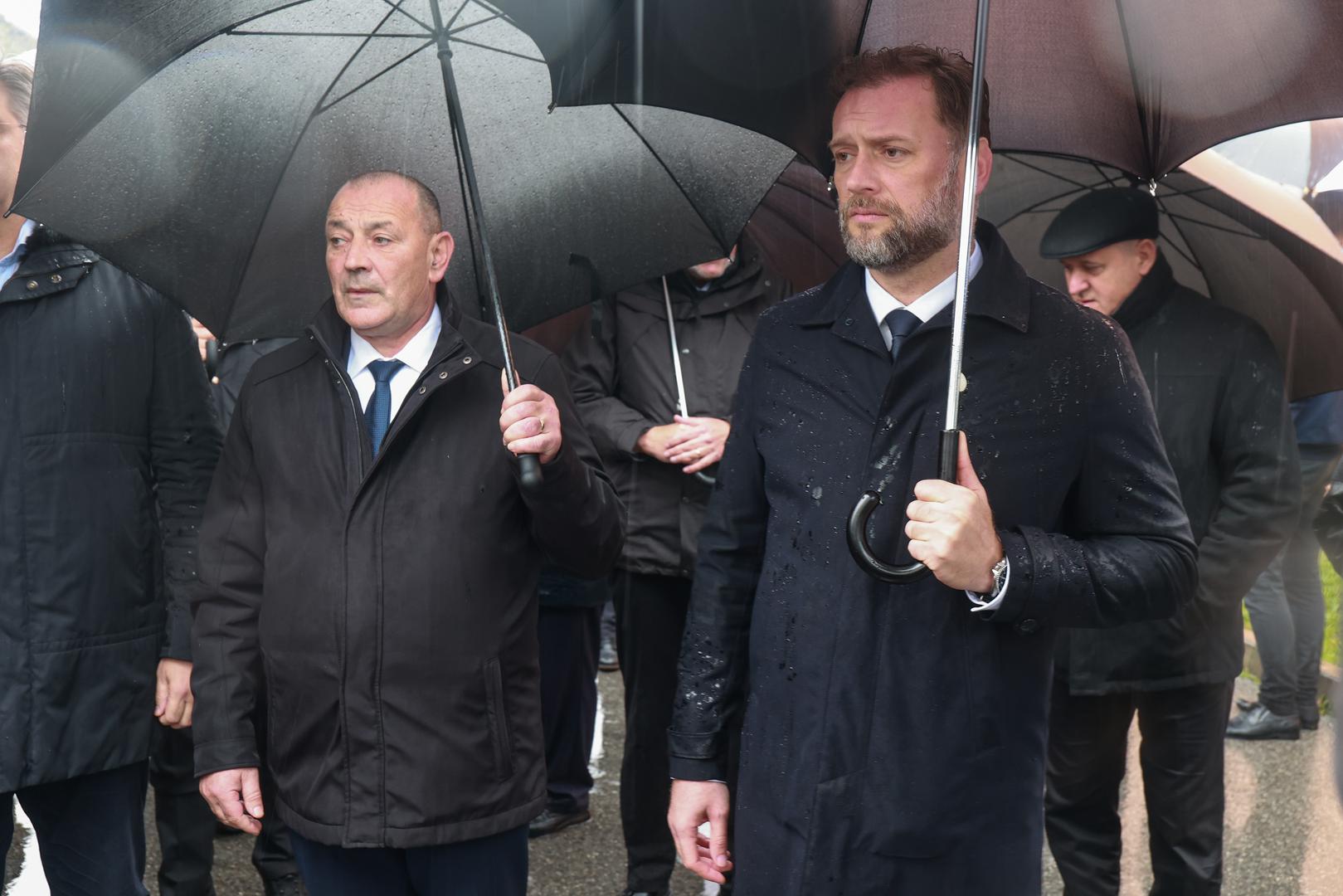 18.11.2022., Vukovar , Obiljezavanje  Dana sjecanja na zrtvu Vukovara 1991. - 2022. Prigodni program "Vukovar - mjesto posebnog Domovinskog pijeteta" pocet ce  u krugu Nacionalne memorijalne bolnice „Dr. Juraj Njavro“, nakon toga ulicama grada Vukovara  krenuti ce Krizni put - Kolona sjecanja do Memorijalnog groblja. Tomo Medved, Mario Banozic  Photo: Davor Javorovic/PIXSELL