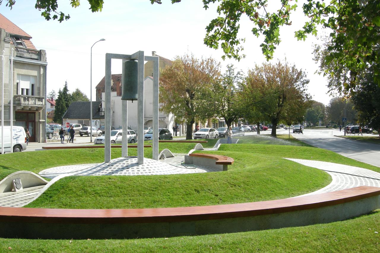 Spomenik                           
