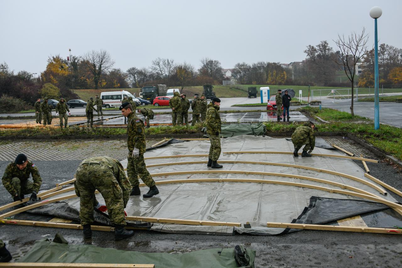 Hrvatska vojska postavlja samoodrživi ekspedicijski kamp ispred KB Dubrava