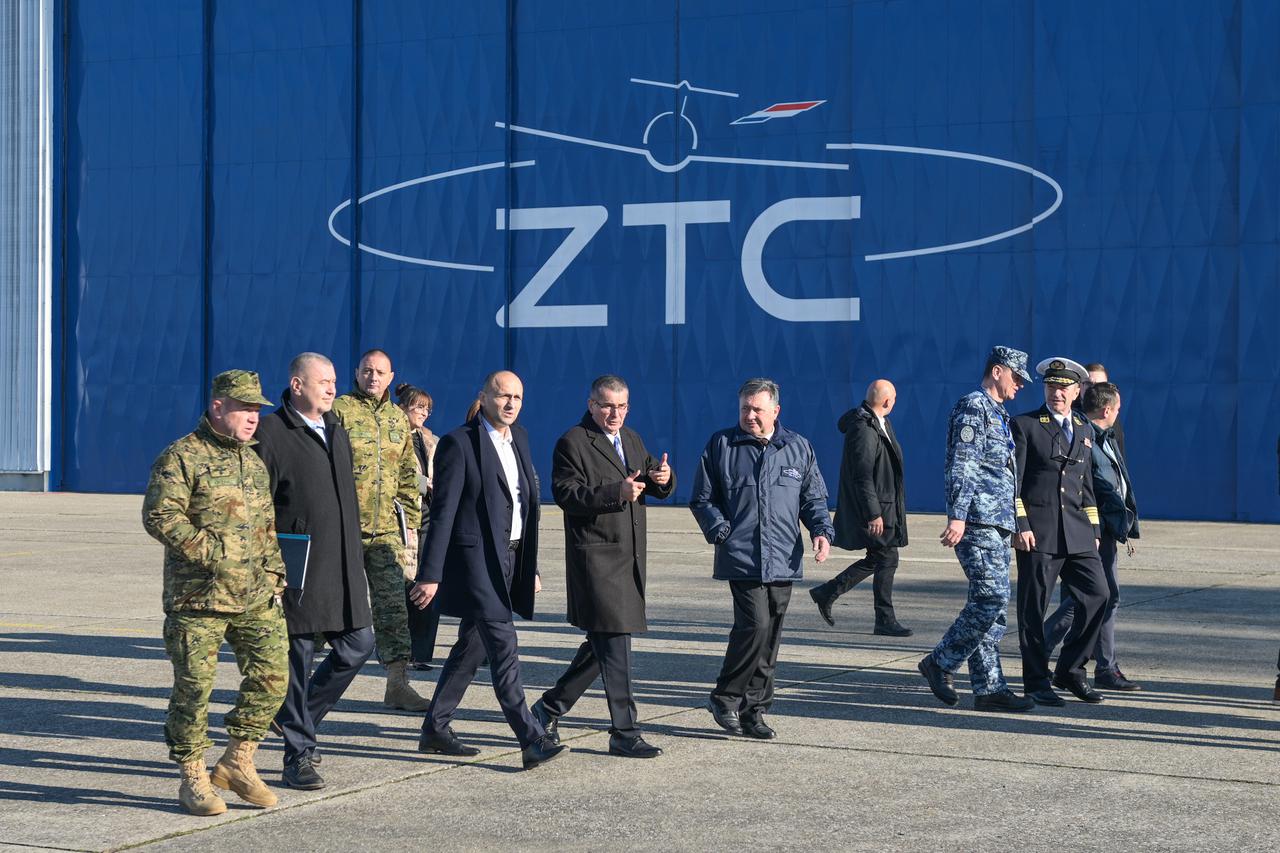 Ministar Anušić u radnom posjetu Zrakoplovno-tehničkom centru