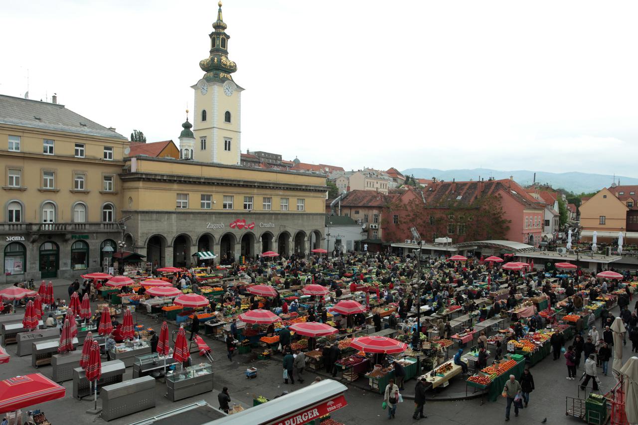17.04.2014., Zagreb - Cijene uskrsnih namirnica na zagrebackim trznicama. Photo: Grgur Zucko/PIXSELL