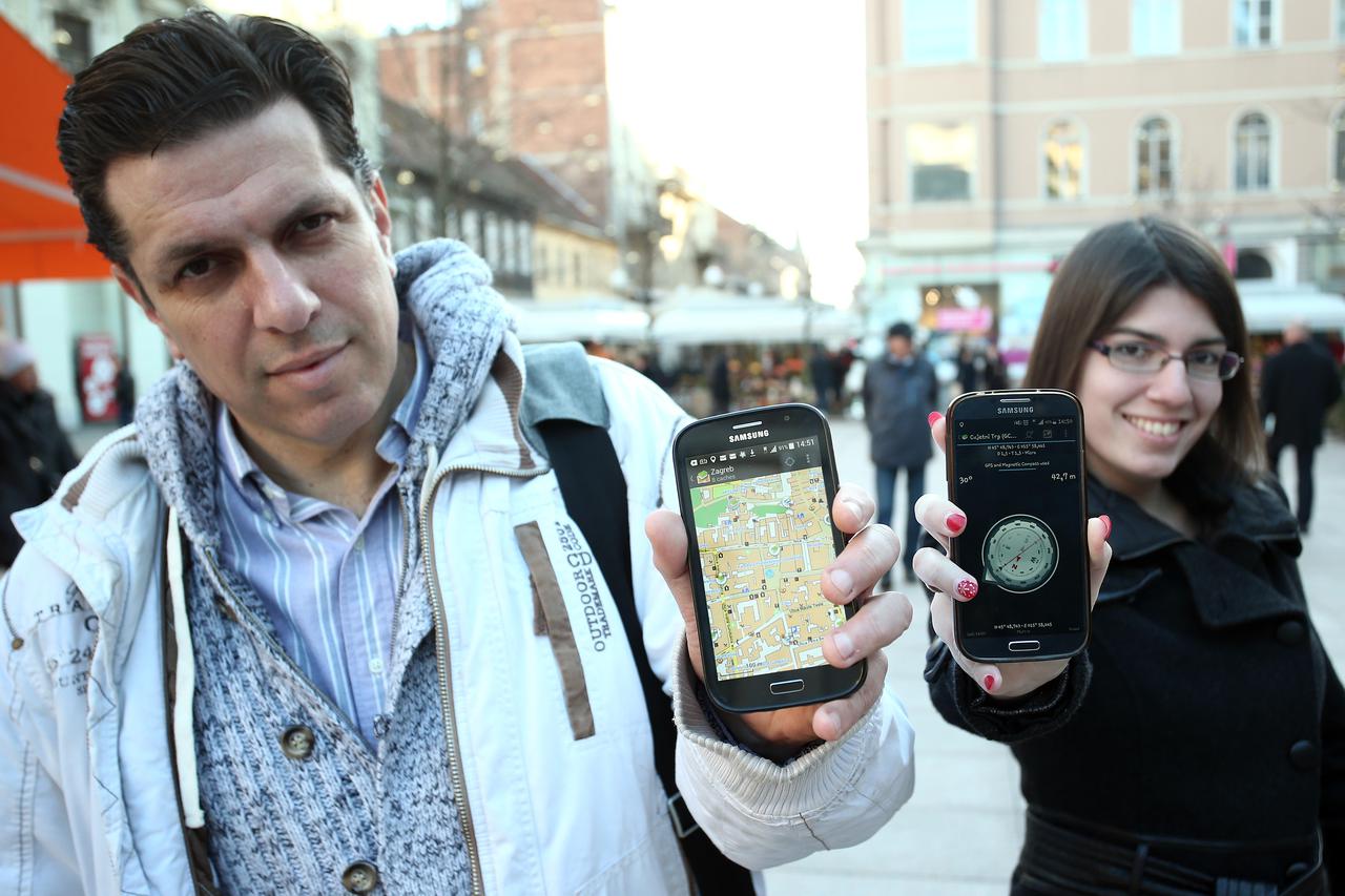 12.01.2016., Zagreb - Marijo Soletic, tragac u igri geocaching zaigrao je sa novinarkom Vecernjeg lista Stelom Lechpammer ovu zanimljivu igru po samom centru grada. Photo: Sanjin Strukic/PIXSELL