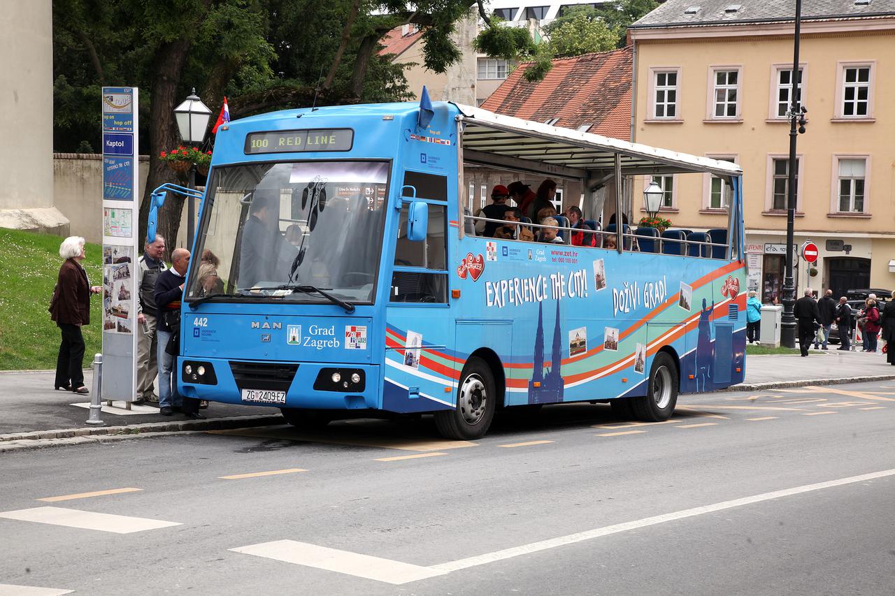 Turistički autobus