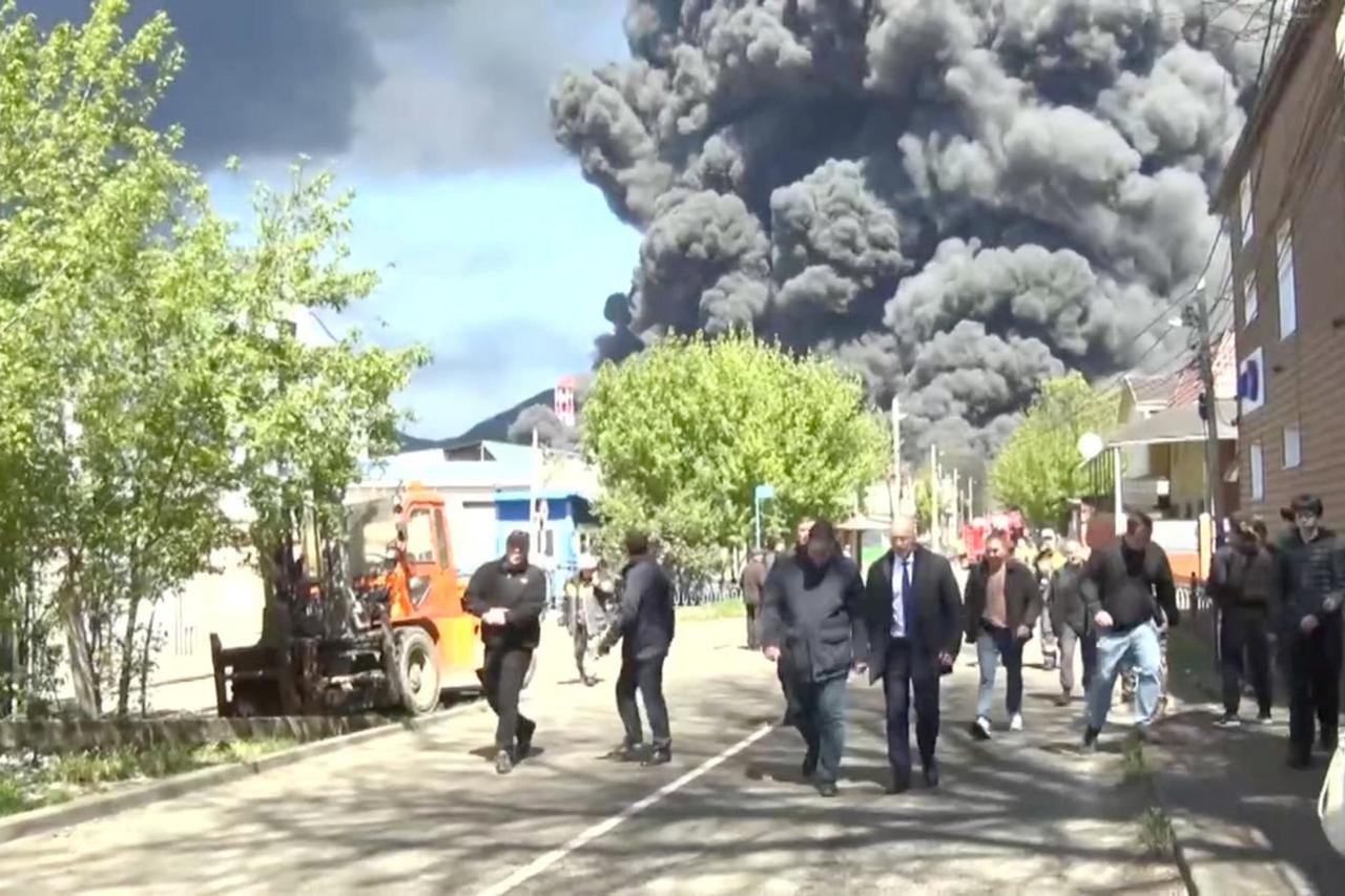 Krasnodar region's governor inspects emergency services at site of fire at Tuapse oil refinery