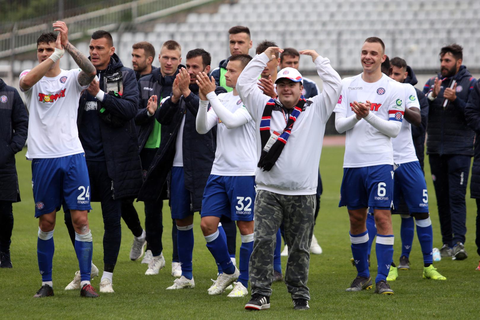 Hajdukovci su pobjedu proslavili s Lukom Bučevićem, velikim navijačem splitskog kluba koji ima sindrom Down.