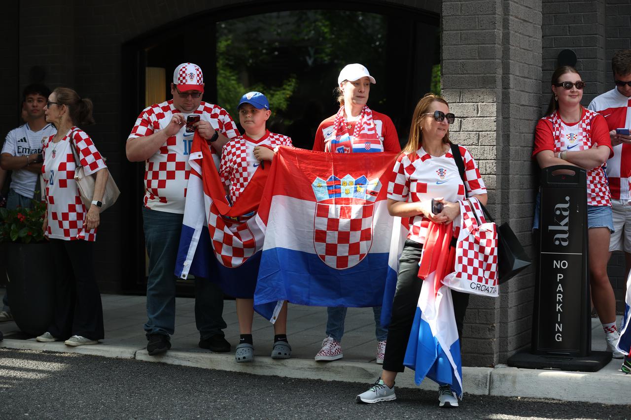 Alexandria: Doček hrvatske nogometne reprezetacije ispred hotela AKA