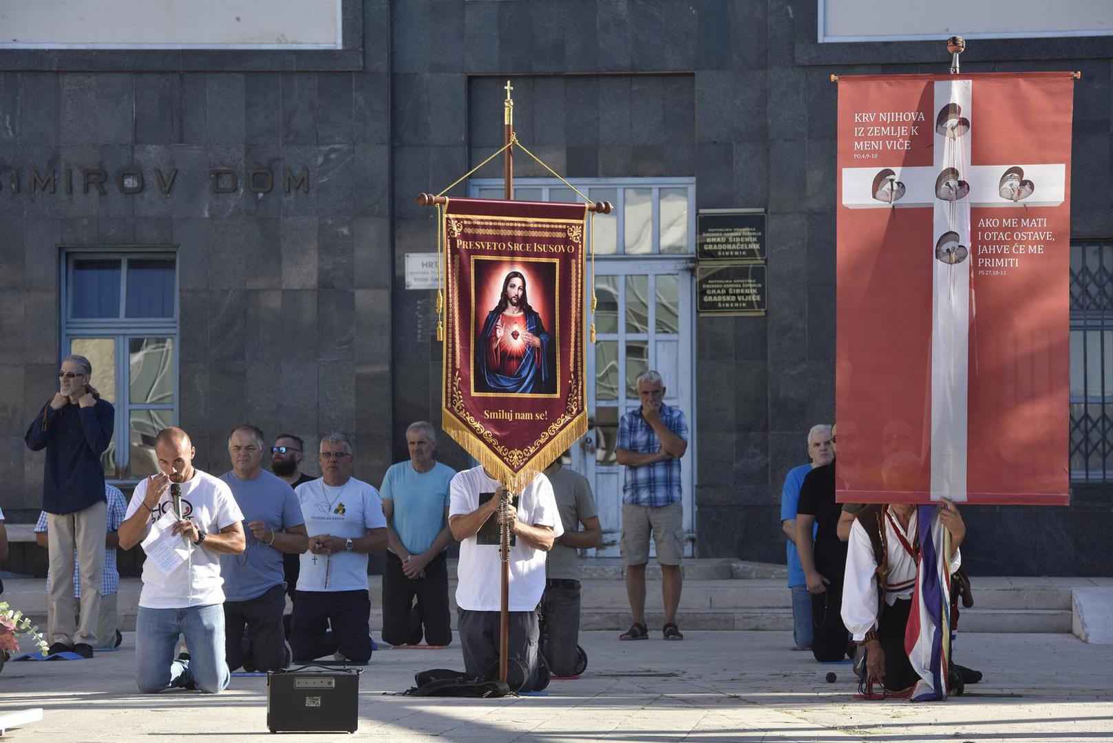 I ove prve subote u mjesecu u više hrvatskih gradova održavaju se javne molitve muške krunice.

