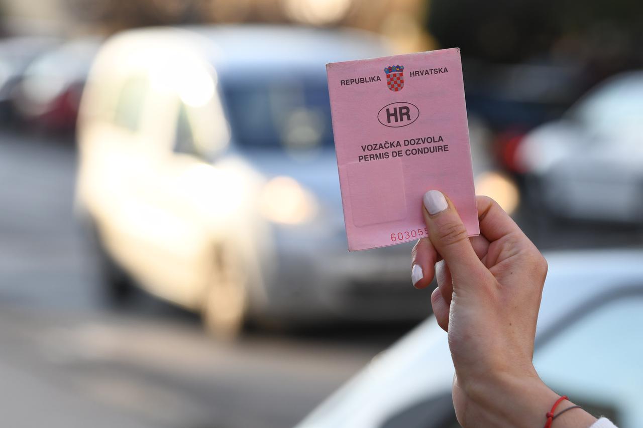 Velik broj vozača još uvijek ima stare vozačke koje će trajati do 2033. godine