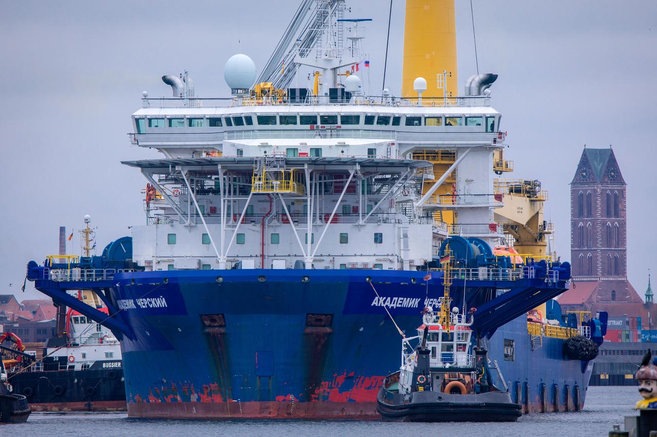 Russian laying vessel leaves port