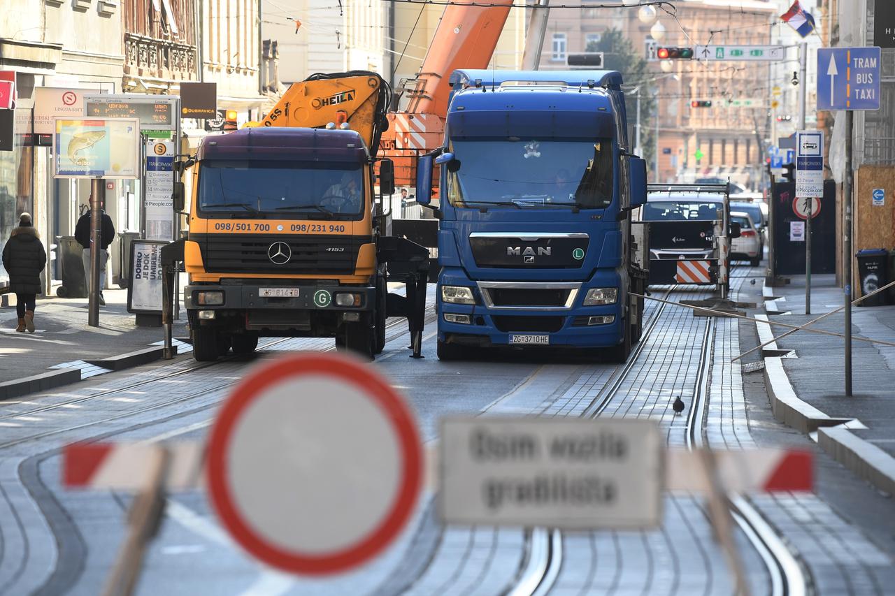 Zagreb: Zbog radova na sanaciji krovišta u Frankopanskoj i Ilici zaustavljen je javni prijevoz