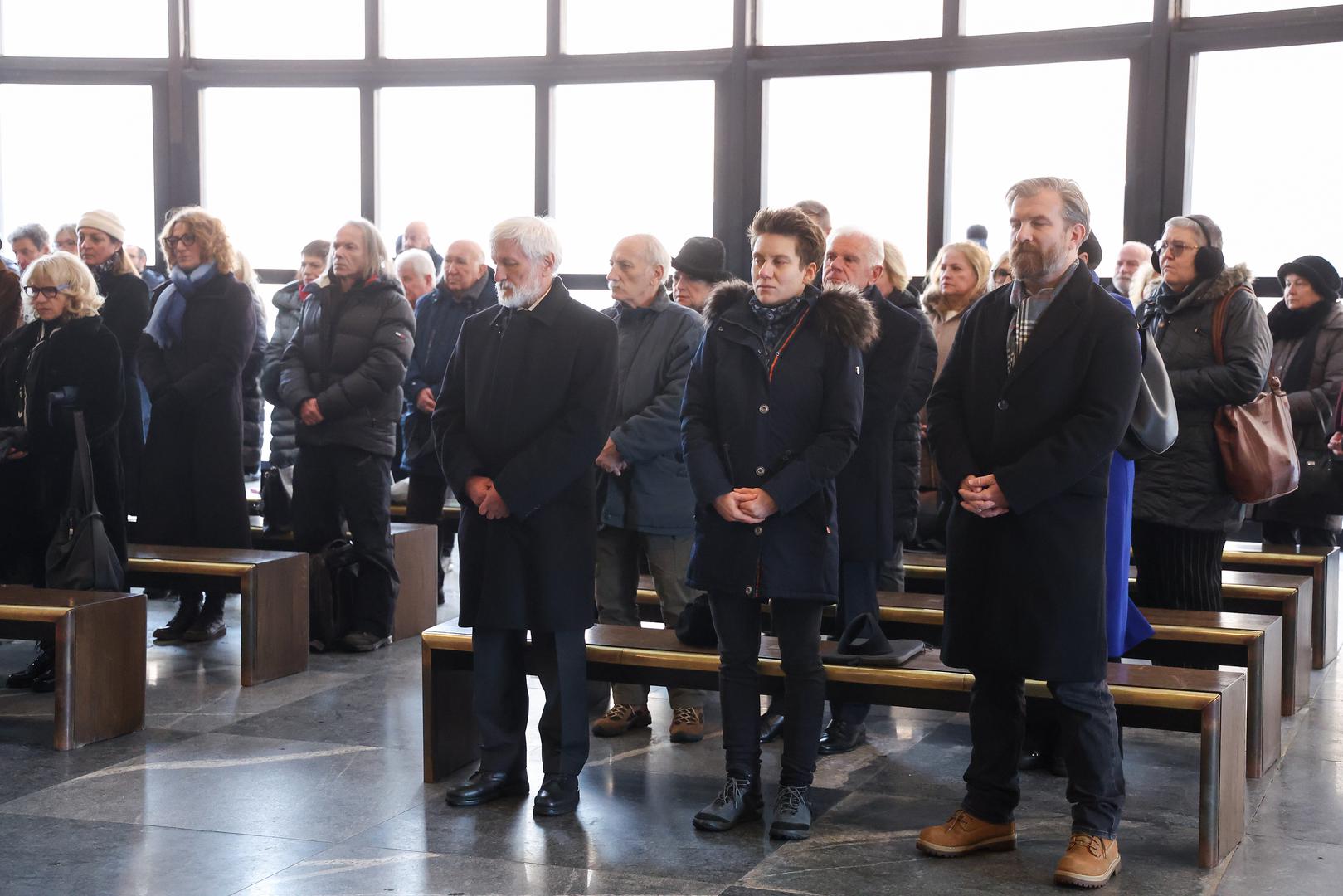 Posljednjem ispraćaju prisustvovali su i Večernjakov urednik Dario Markaš te urednica Kulture Večernjeg lista Milena Zajović, koja je održala govor