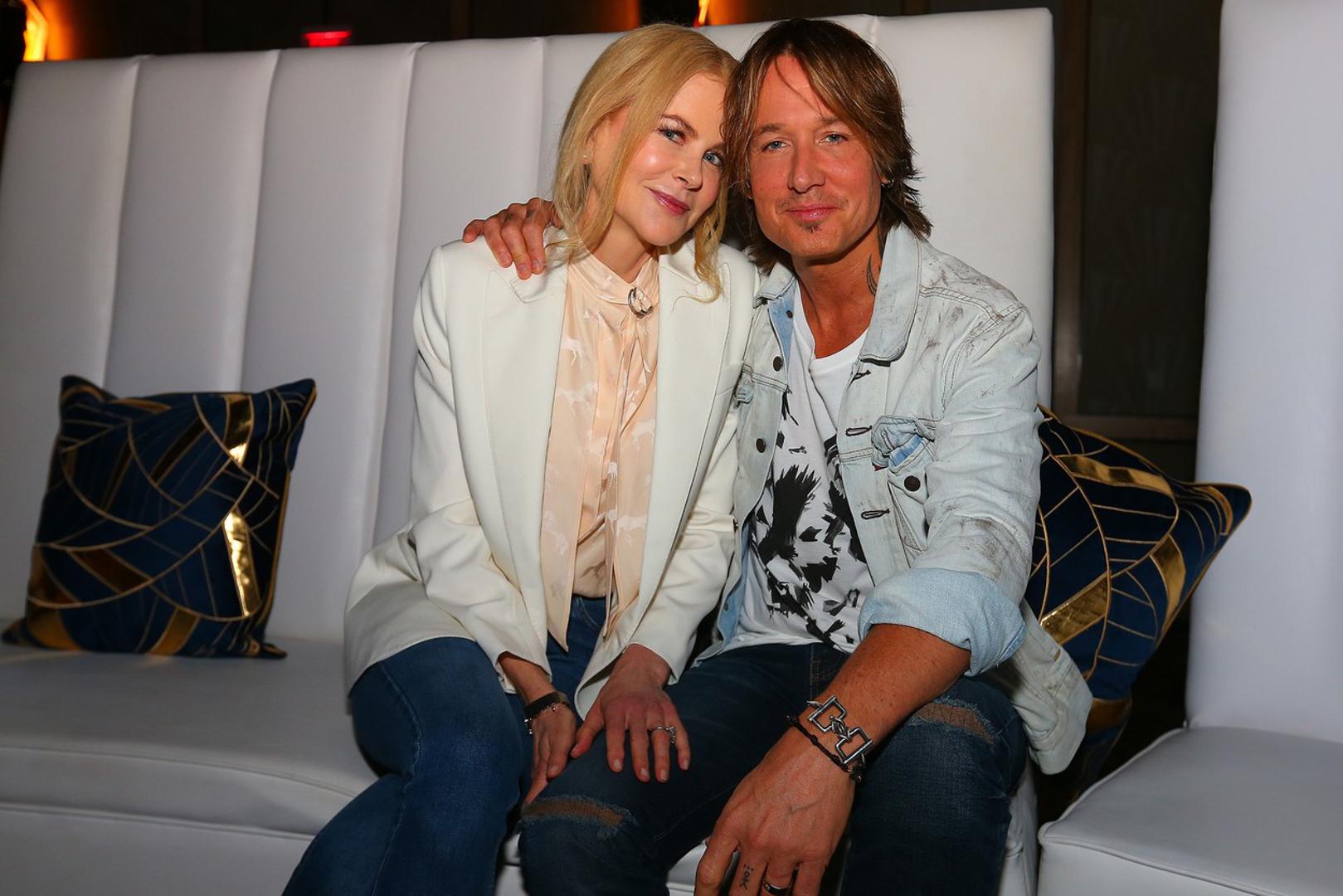 U braku je s country glazbenikom Keithom Urbanom. Majka je četvero djece - usojenih kćeri i sina iz prvog, te dvije kćeri iz sadašnjeg braka).