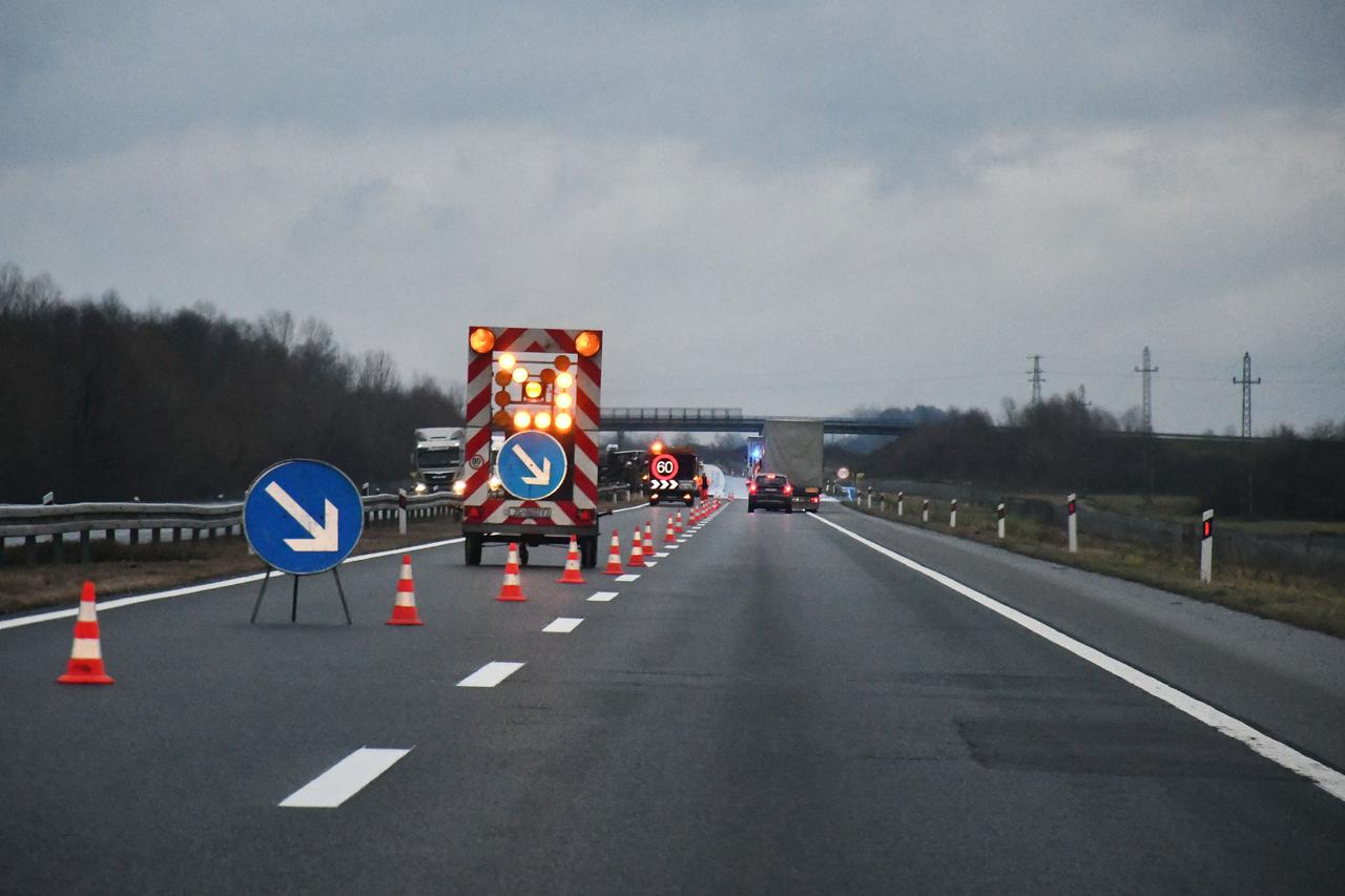 Prevrnula se cisterna na A3 između Okučana i Nove Gradiške, vozač ozlijeđen