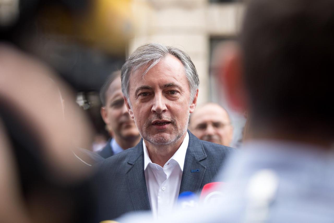 Rijeka: Predsjednik Domovinskog pokreta Miroslav Škoro održao konferenciju na Korzu