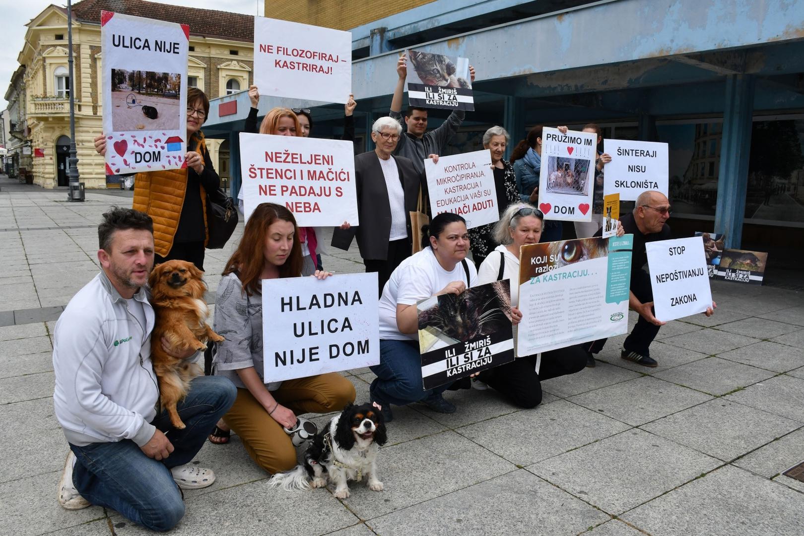20.06.2020. Slavonski Brod - Prosvjedni skup ljubitelja zivotinja Ulica bez lutalica. Photo: Ivica Galovic/ PIXSELL