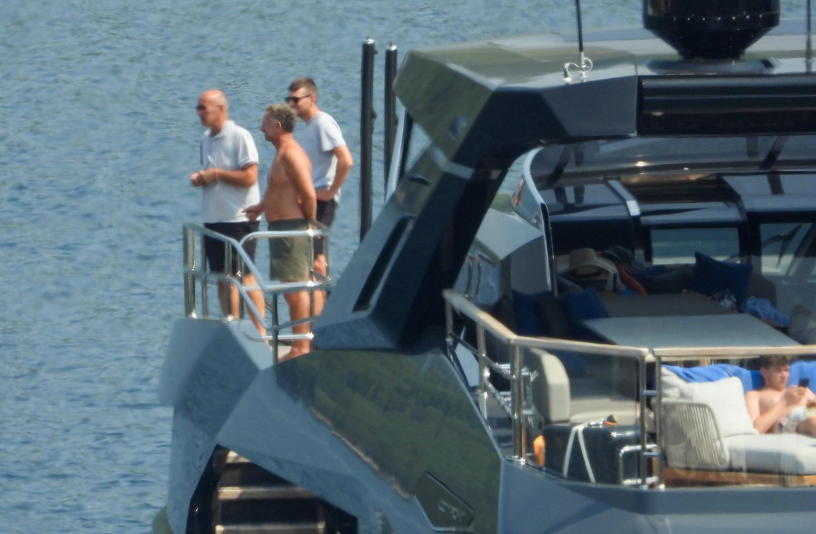 Interna istraga oslobodila je Hornera svih optužbi. Britanski mediji pisali su kako je to poljuljalo njegov odnos sa suprugom.