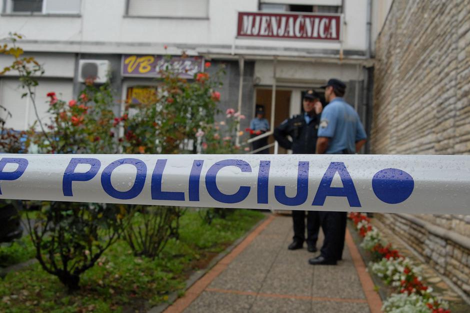 pljačka mjenjačnice u Slavonskom Brodu