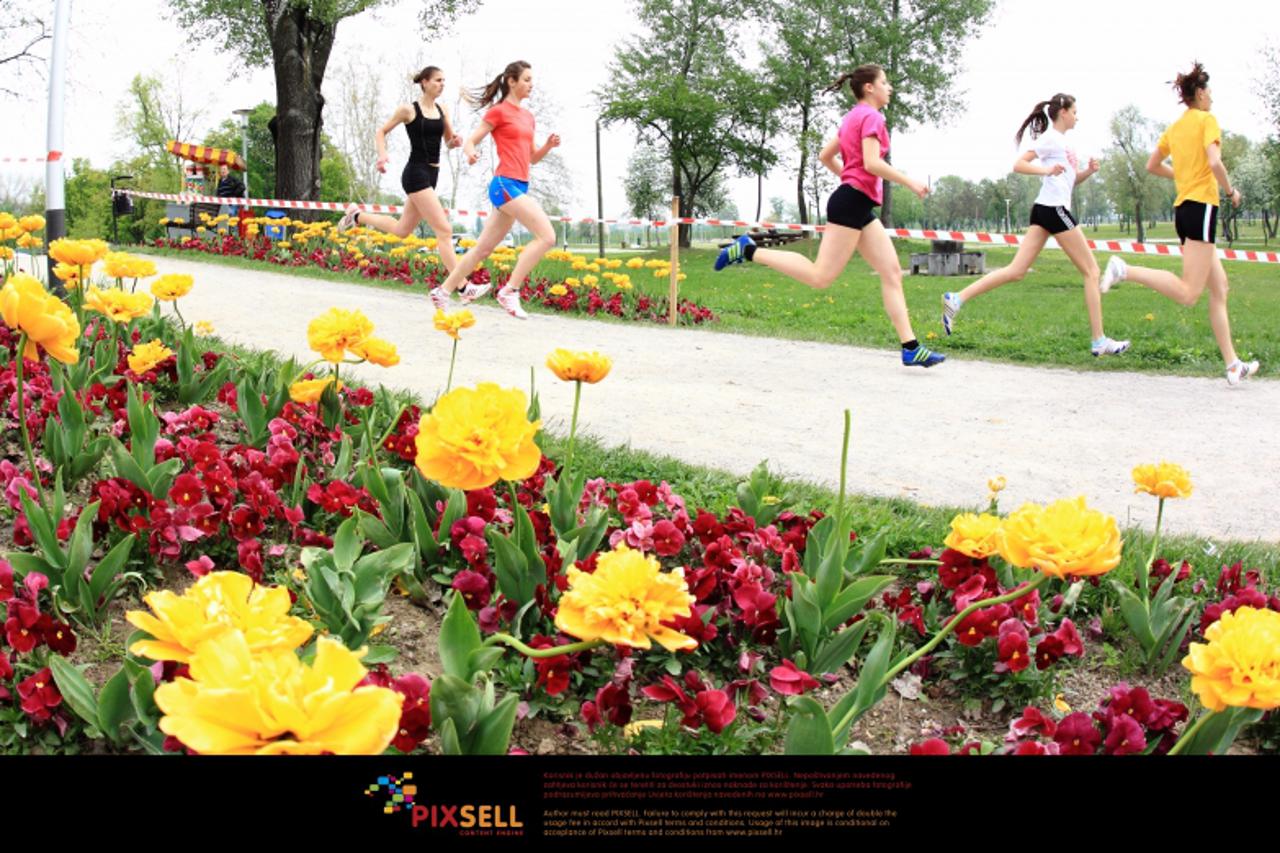 \'25.04.2010., Zagreb - Kros Sportskih novosti na jezeru Bundek za ucenike i ucenice  osnovnih i srednjih skola. Sudjelovalo je preko 4000 ucenika. Photo: Zeljko Lukunic/PIXSELL\'