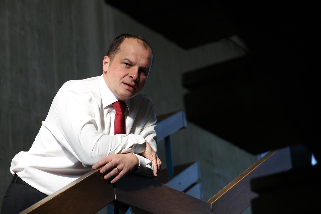 Siniša Hajdaš Dončić drži da SDP-u treba kandidat koji će pomiriti podijeljena mišljenja i okupiti članstvo u cilju jačanja stranke