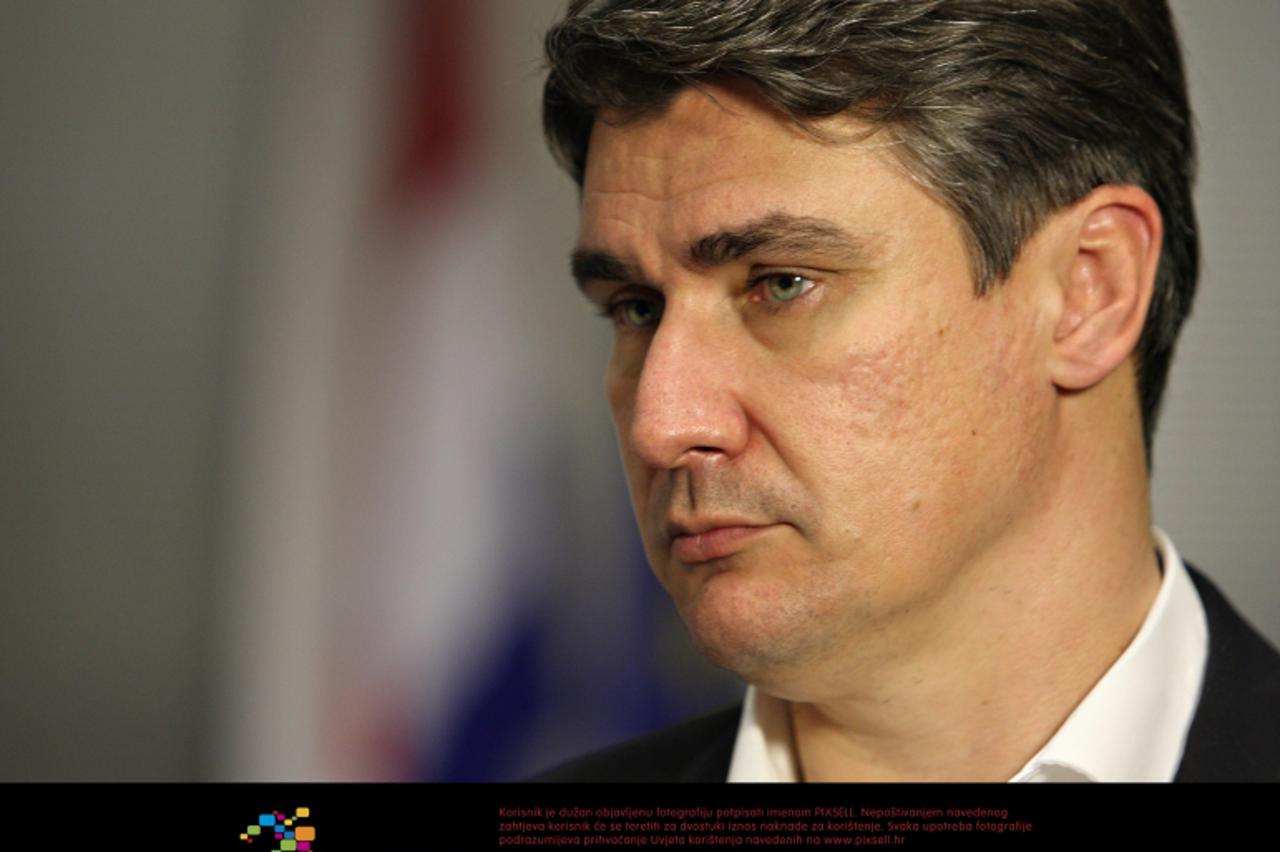 '12.05.2012., Zagreb - Na izbornom  mjestu na Trgu zrtava fasizma clanovi SDP-a biraju novog predsjednika stranke. Rezultat je unaprijed poznat buduci da je premijer Zoran Milanovic jedini kandidat za