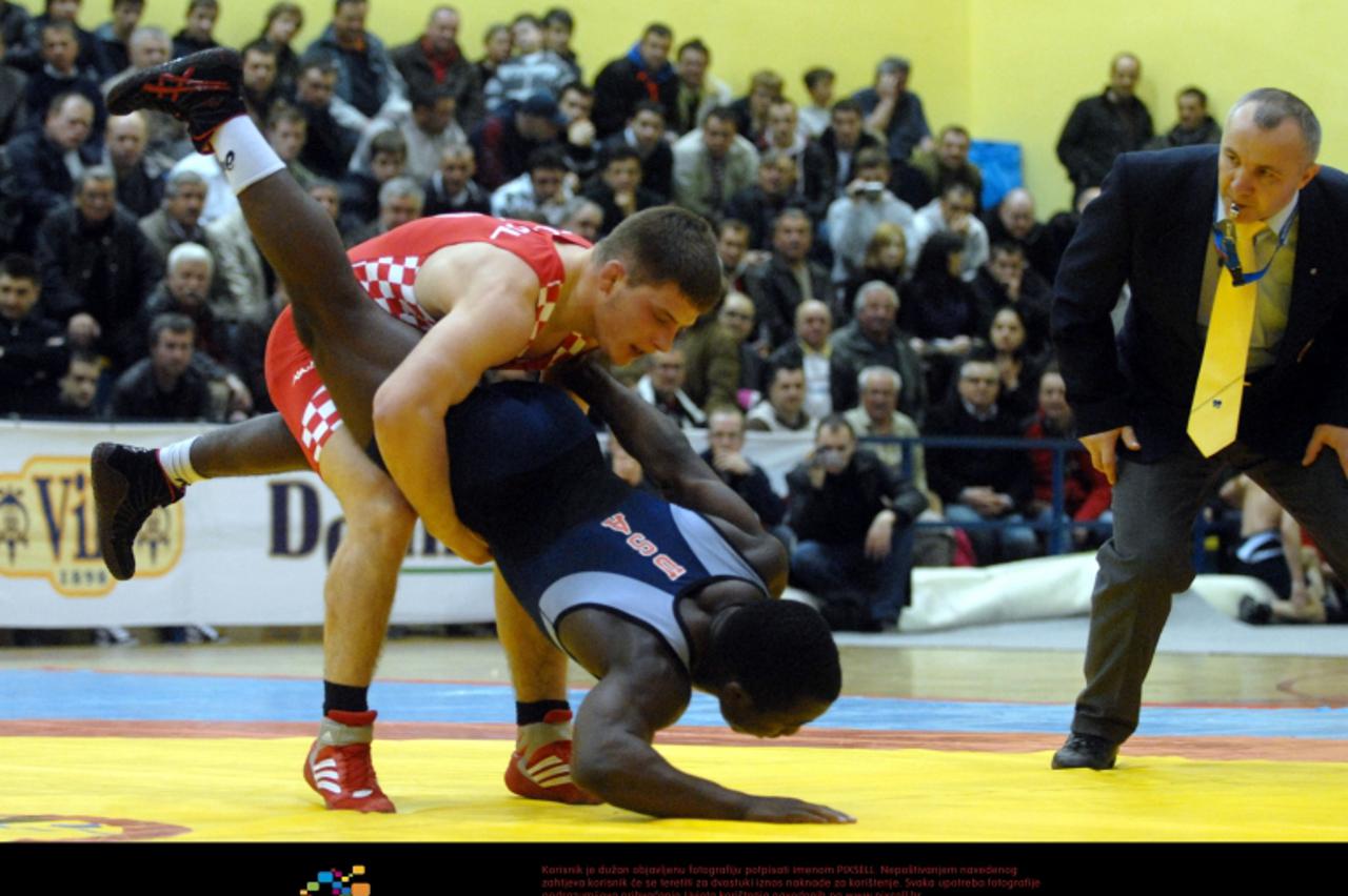 '04.03.2010., Varazdin - Prijateljski susret u hrvanju izmedju reprezentacija Hrvatske i SAD-a. Tonimir Sokol, Spenser Mango.  Photo: Marko Jurinec/PIXSELL'