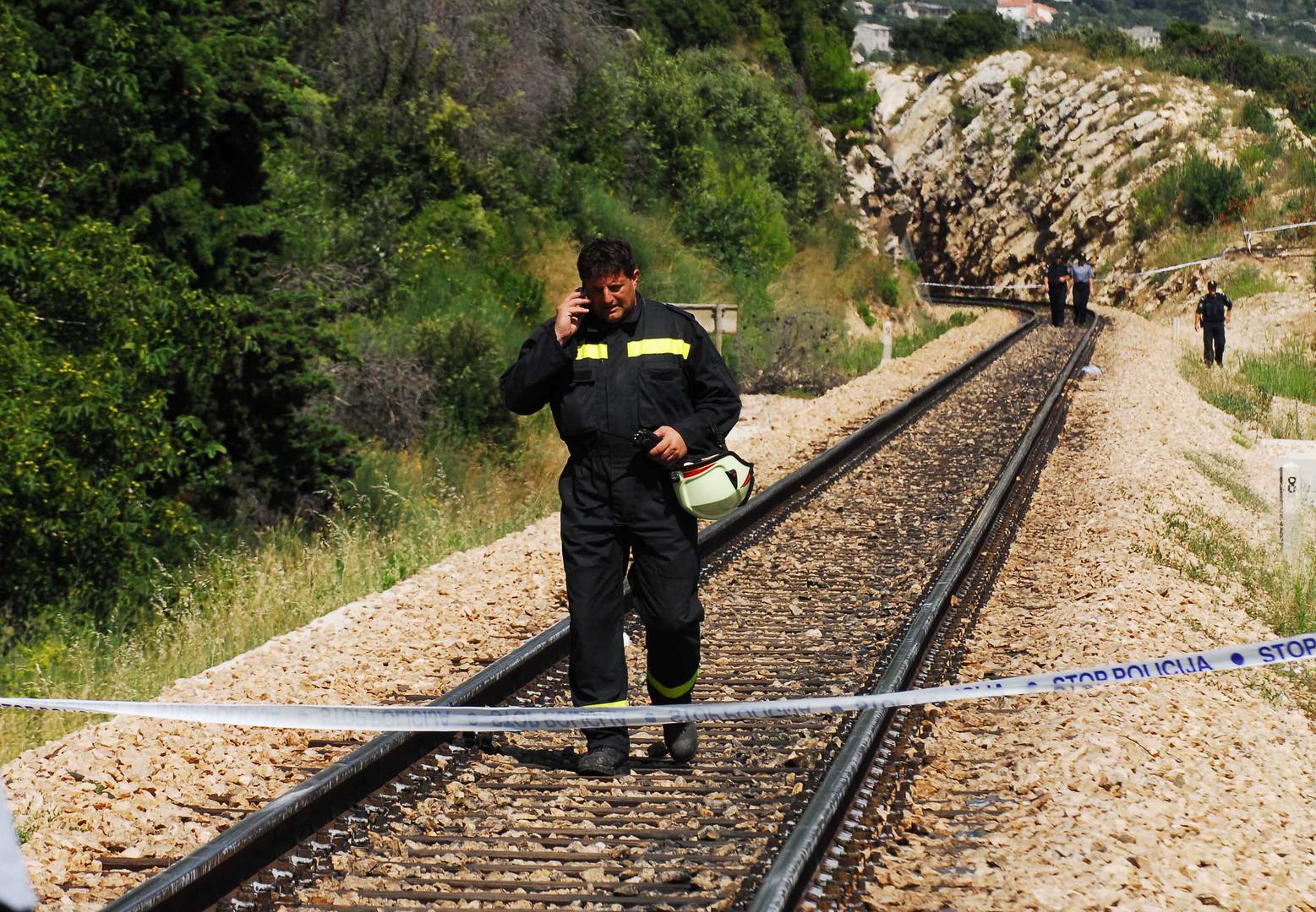 24.07.2009., Kastela - Stravicna nesreca dogodila se kada je nagibni vlak iz Zagreba za Split iskocio iz tracnica. Moguci uzrok iskakanja cijele konstrukcije su velike vrucine koje su pogodovale iskrivljenju tracnica. Nagadja se da je najmanje sestero mrtvih. rPhoto: Hrvoje Jelavic/Vecernji list