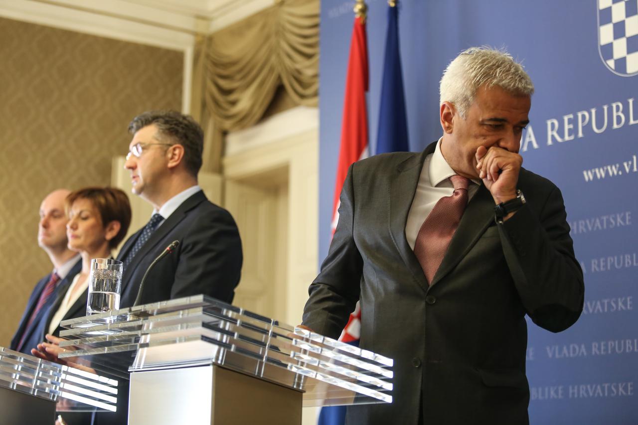  Vladin povjerenik za Agrokor preuzeo je koncern i najavio da će mu prioritet biti osiguranje plaćanja radnicima i malim dobavljačima