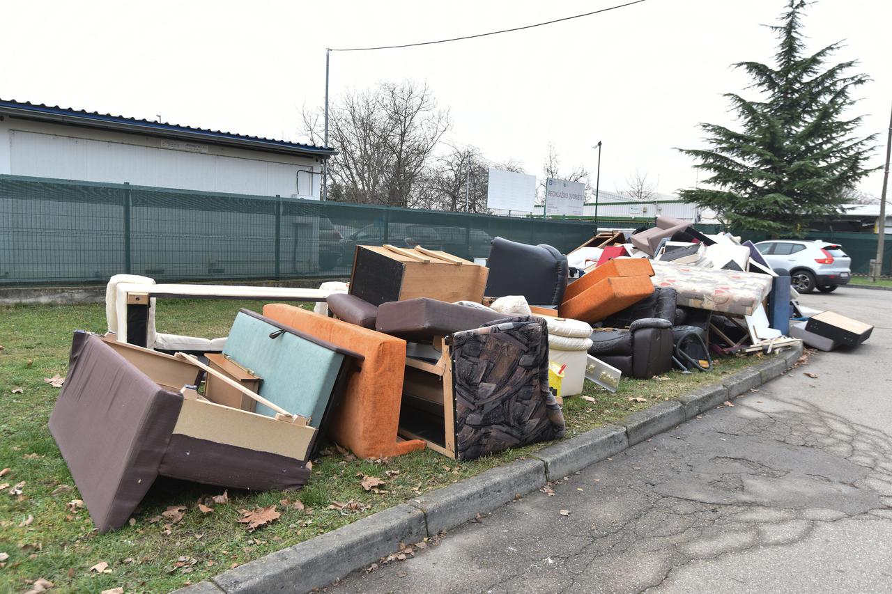 Zagreb: Pretrpano reciklažno dvorište u Španskom