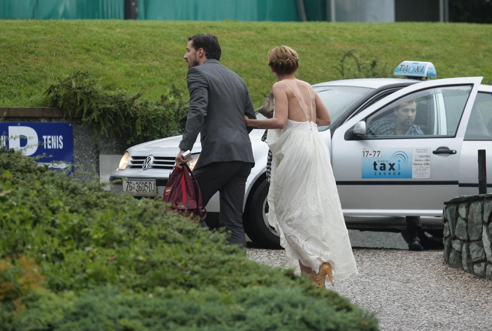 Vjenčanju su prisustvovali brojni Amarovi kolege i prijatelji iz svijeta glume, koji su s mladencima podijelili njihovu sreću. Među uzvanicima su se našla poznata lica poput Tarika i Lejle Filipović, Filipa Juričića, Enesa Vejzovića, Barbare Nole, kao i Janka Popovića Volarića. 