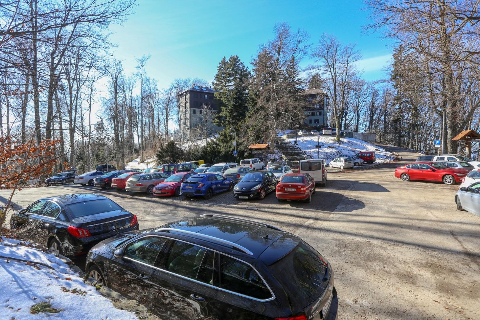 Omiljeno izletište građana je Sljeme pa se vikendom stvaraju gužve.