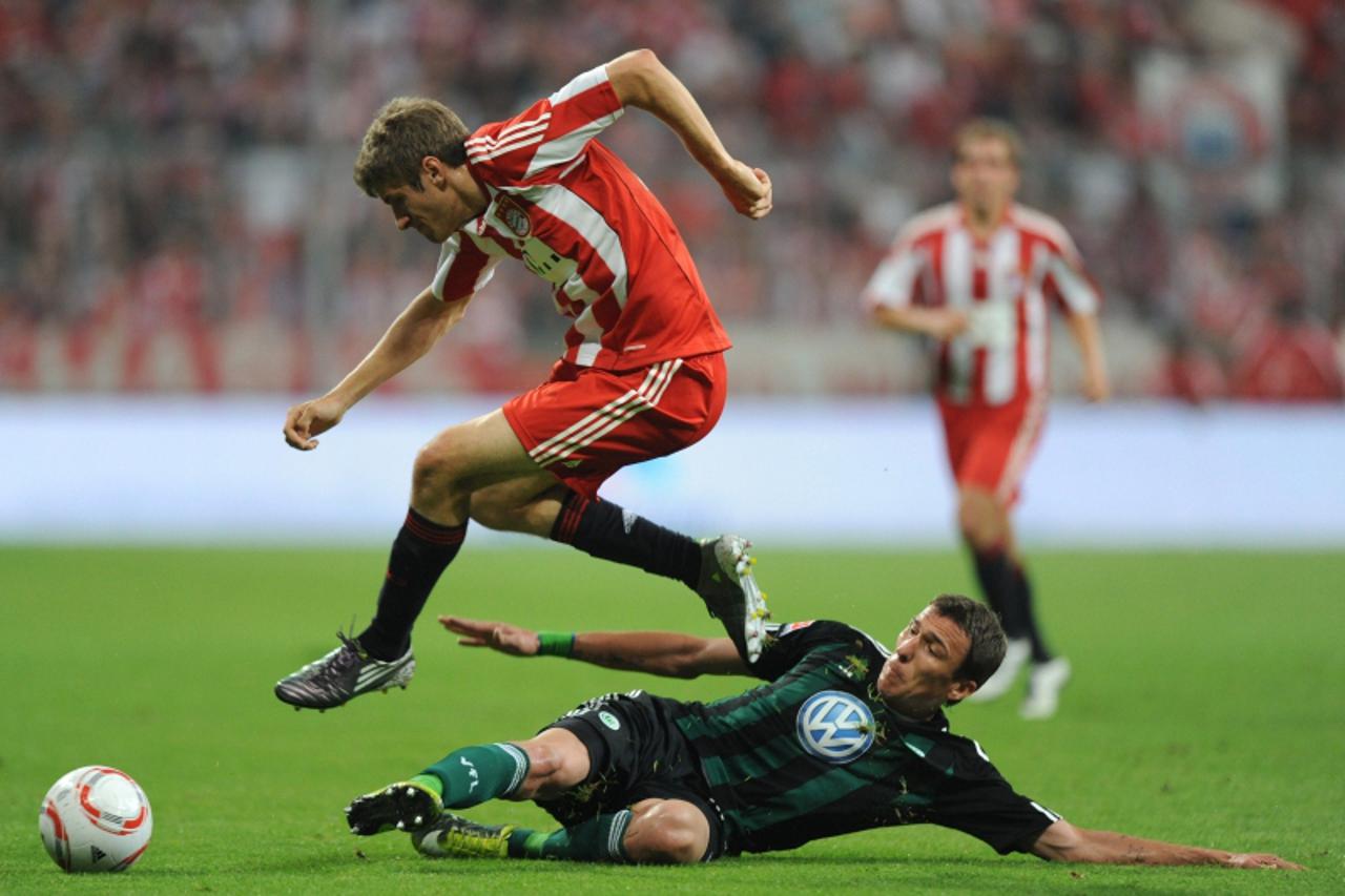 'RESTRICTIONS / EMBARGO - ONLINE CLIENTS MAY USE UP TO SIX IMAGES DURING EACH MATCH WITHOUT THE AUTHORISATION OF THE DFL. NO MOBILE USE DURING THE MATCH AND FOR A FURTHER TWO HOURS AFTERWARDS IS PERMI