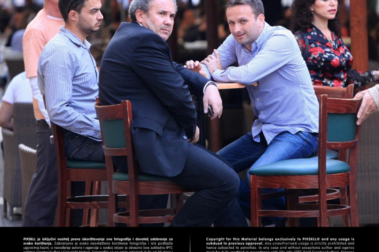 '19.05.2011., Zagreb - Gradonacelnik Splita Zeljko Kerum prosetao je zagrebackom spicom te s drustvom popio pice u popularnom Buldogu. Photo: Robert Anic/PIXSELL'