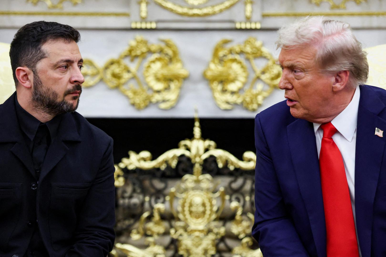 Upravo je kamin svojim mnogobrojnim novim zlatnim ukrasima, medaljonima i figuricama privukao pažnju prilikom susreta dvaju čelnika. Prostor upotpunjuju rokoko zrcala i pozlaćene urne, stvarajući maksimalistički dojam koji odražava Trumpov prepoznatljiv stil, kako navodi USA TODAY.