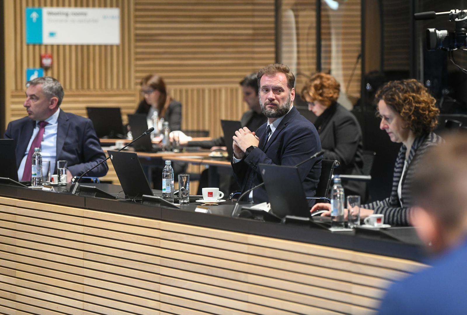 26.03.2020., Zagreb - U zgradi Nacionalne i sveucilisne knjiznice odrzana je 220. sjednica Vlade. ministar graditeljstva i prostornog uredjenja Predrag Stromar, ministar drzavne imovine  Mario Banozic, ministrica kulture  Nina Obuljen Korzinek Photo: Josip Regovic/PIXSELL