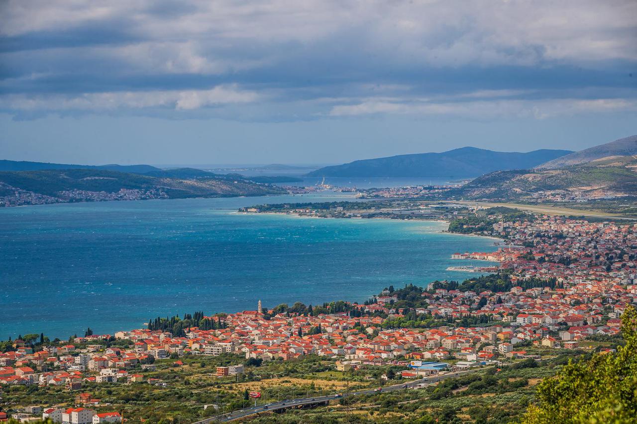 Olujni oblaci iznad Splita i šire okolice