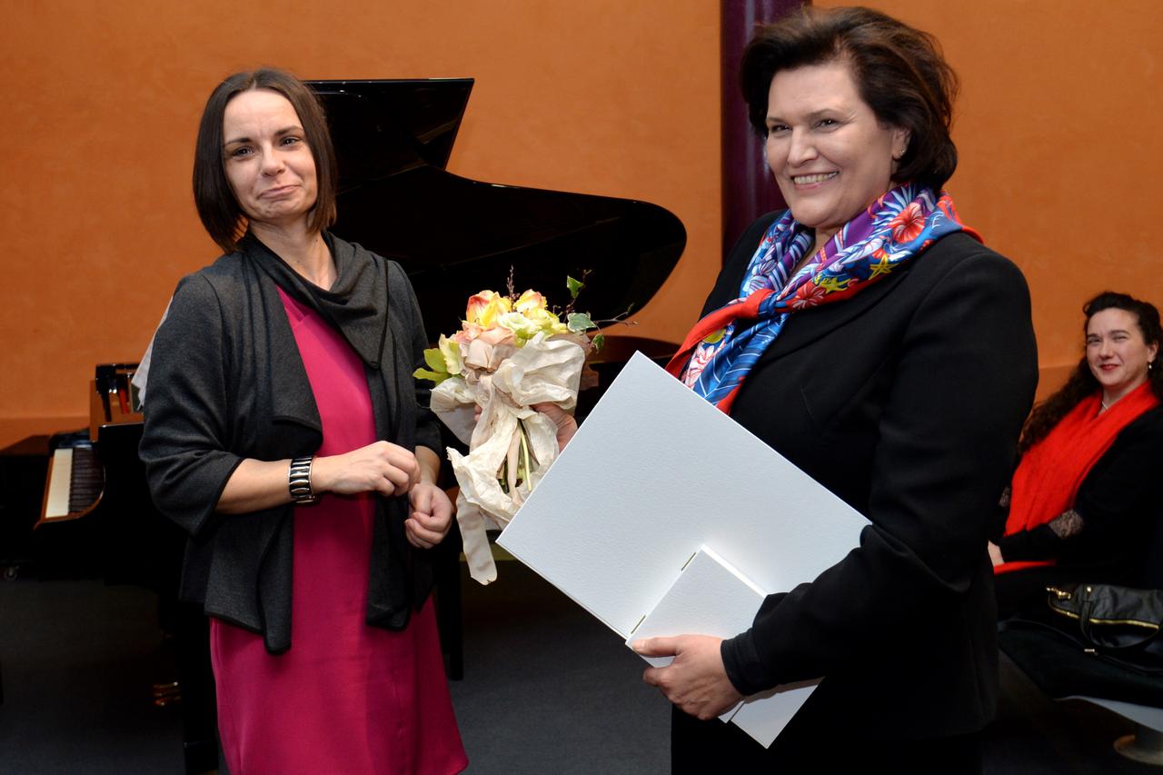24.02.2016., Zagreb - Hrvatsko arheolosko drustvo dodijelilo je godisnju nagradu Josipa Brunsmida Mirijani Sanader i Ani Solter.  Photo: Marko Lukunic/PIXSELL