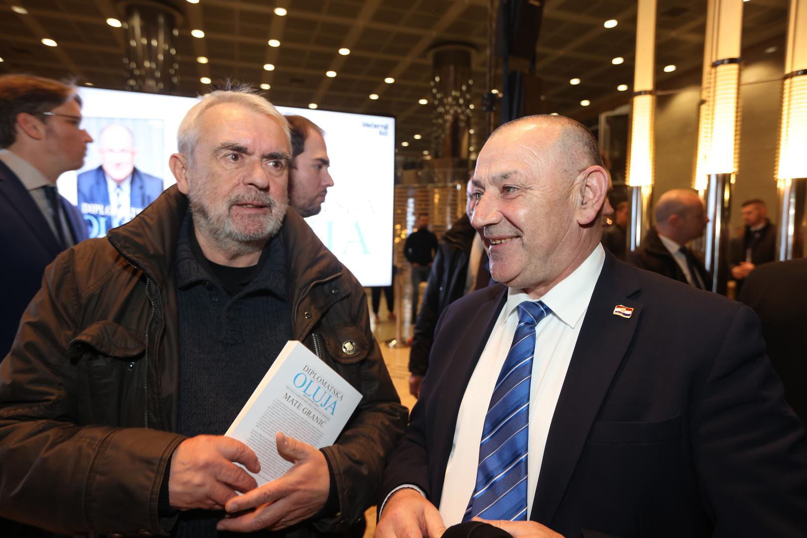 16.01.2023., Zagreb - U Nacionalnoj i sveucilisnoj knjiznici odrzana je promocija 2. dopunjenog izdanja knjige "Diplomatska oluja" Mate Granica. Tomo Medved, potpredsjednik Vlade i ministar branitelja Photo: Boris Scitar/Vecernji list/PIXSELL