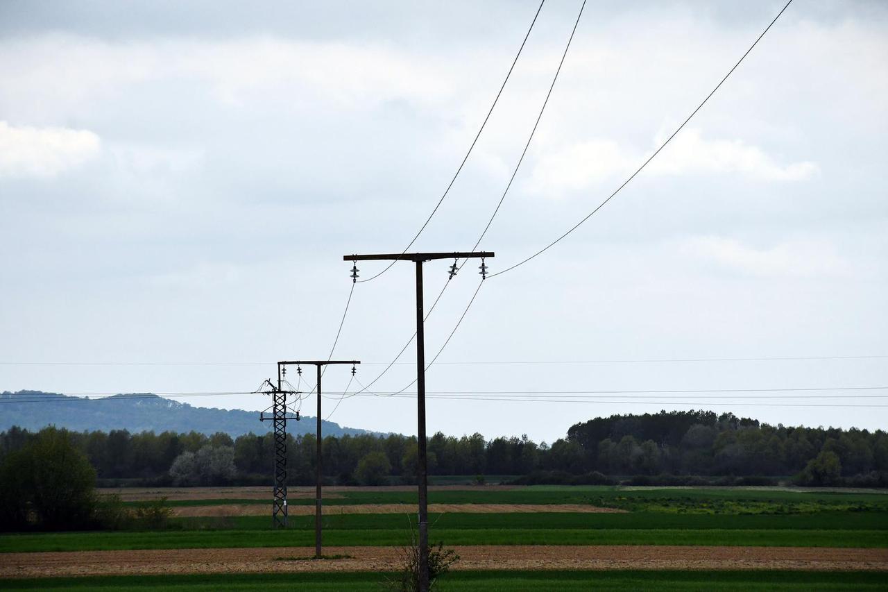 Pleternica:  Djelatnik HEP-a prilikom izvođenja radova pao s dalekovoda