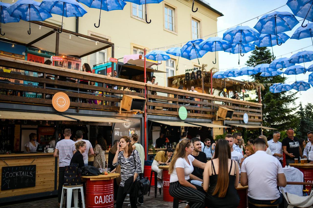 U Zagrebu je počeo Baš Naš festival, na otvorenje stigli mnogi poznati i gradonačelnik Tomašević