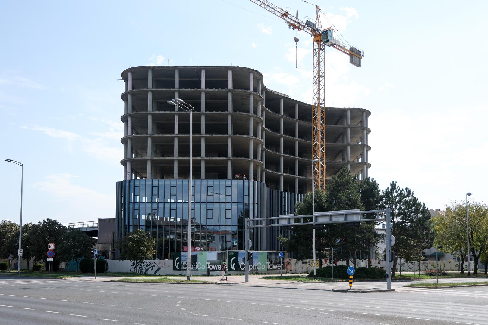Projekt predvode Zlatko Hrkać, suvlasnik Sofascorea, koji je napuštenu zgradu kupio prije nešto više od godinu dana, i Dario Bošnjak, osnivač CapriCo Developmenta.
