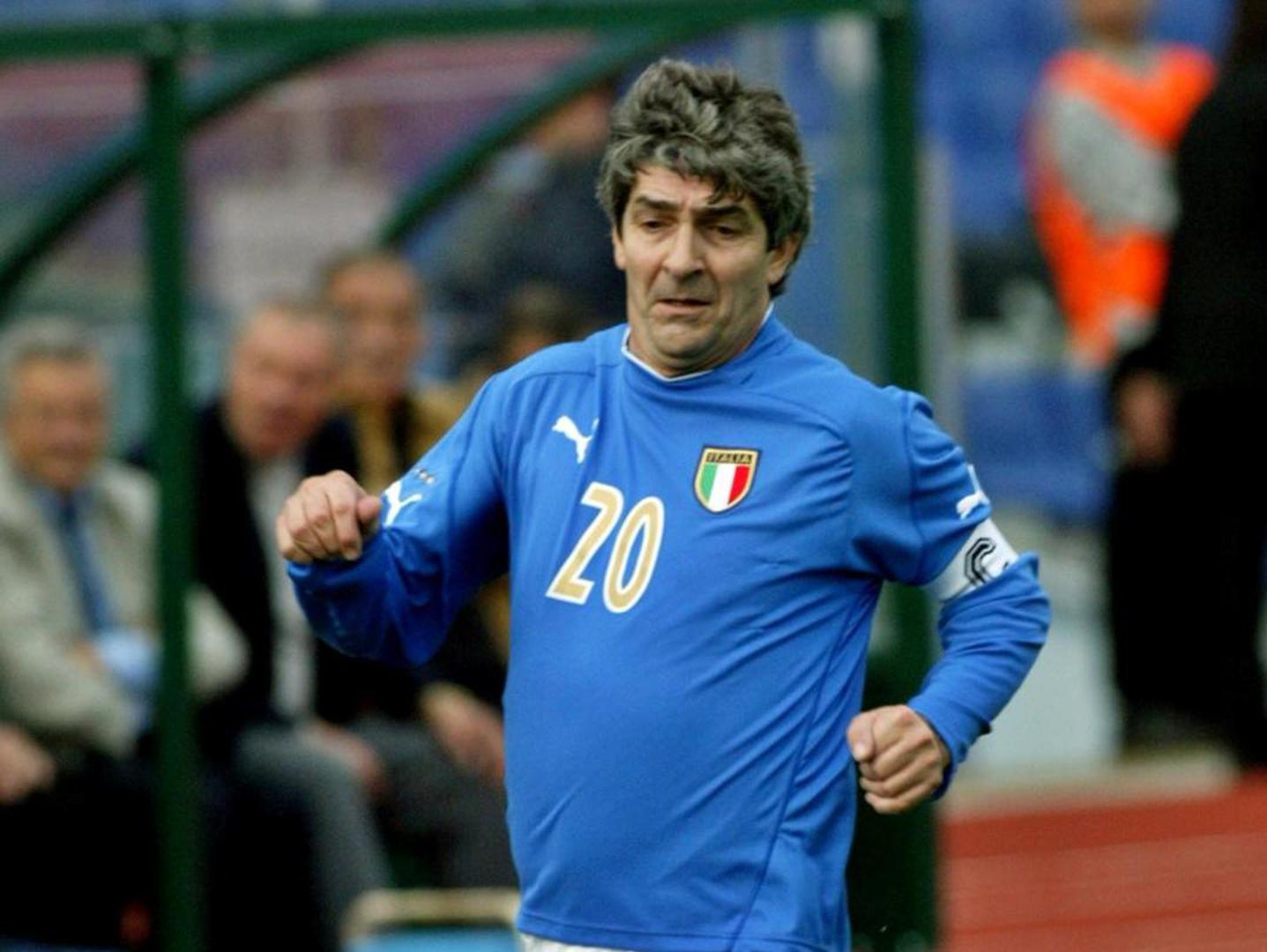FILE PHOTO: ITALIAN SOCCER LEGEND PAOLO ROSSI CONTROLS THE BALL IN SOFIA FILE PHOTO: Italian soccer legend Paolo Rossi controls the ball during a friendly soccer match between the veterans of Bulgaria and Italy at "Vasil Levski" stadium in Sofia on October 23, 2003. REUTERS/Oleg Popov/File Photo Oleg Popov