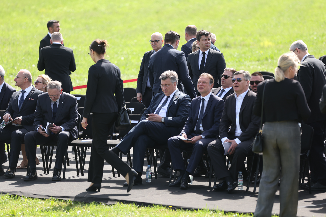 Susret Milanovića i Plenkovića u Jasenovcu, no bez rukovanja