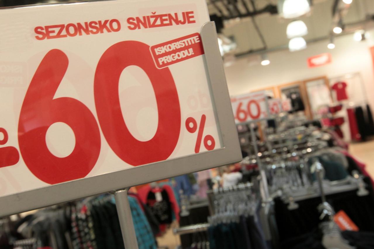 '24.02.2011., Koprivnica - Trgovacki centar Interspara u Koprivnici - trgovina odjece Mana ima stalne popuste i 20%-tno snizenje nove odjece tijekom vikenda. Photo: Marijan Susenj'