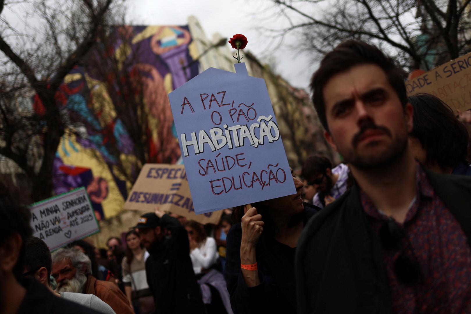 A person holds a placard during a demonstration for the right to affordable housing in Lisbon, Portugal, April 1, 2023. REUTERS/Pedro Nunes Photo: PEDRO NUNES/REUTERS