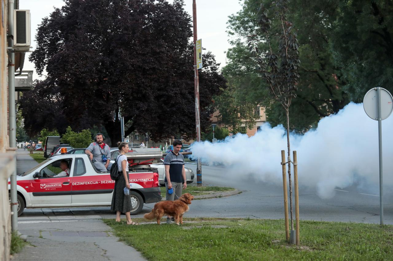 Prvo ovogodišnje zaprašivanje komaraca u Osijeku